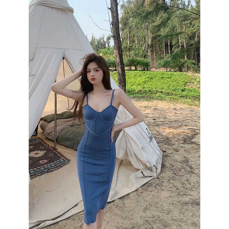 Đầm dáng dài trễ vai màu sắc hoa cúc xinh xắn