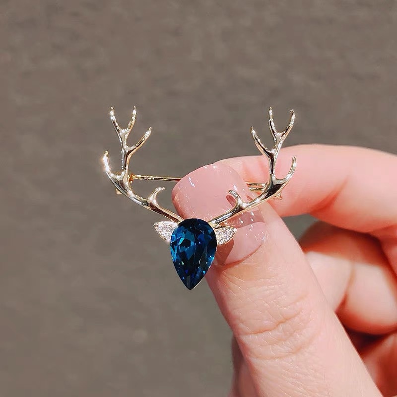 Ghim Cài Áo Hình Đầu Hươu Đính Đá Pha Lê Xanh Dương Đơn Giản