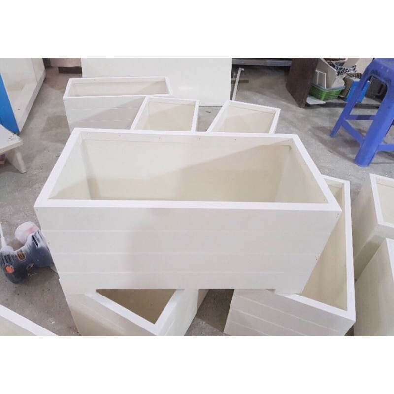 Chậu kẻ composite trang trí ban công sân vườn