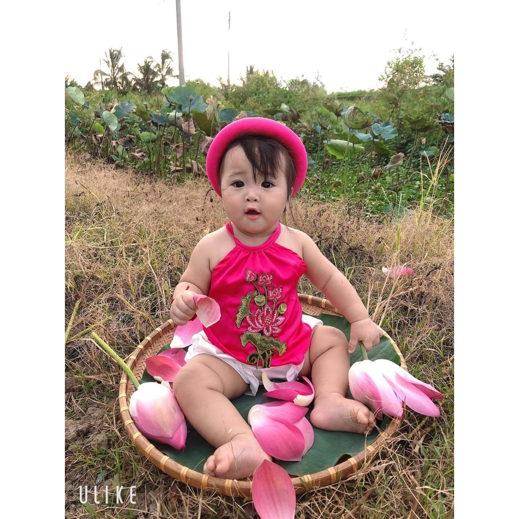 Yếm Đào ,Yếm lụa hoa thêu màu hồng cho bé gái từ 3-15kg