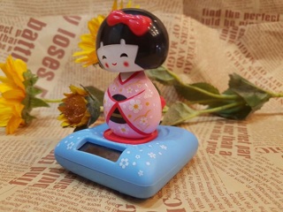 Búp bê kokeshi năng lượng