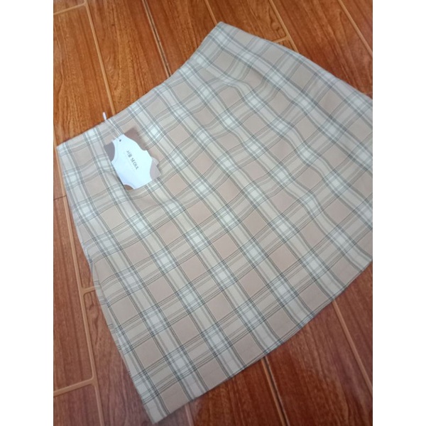 Chân váy chữ A hoa tiết caro
