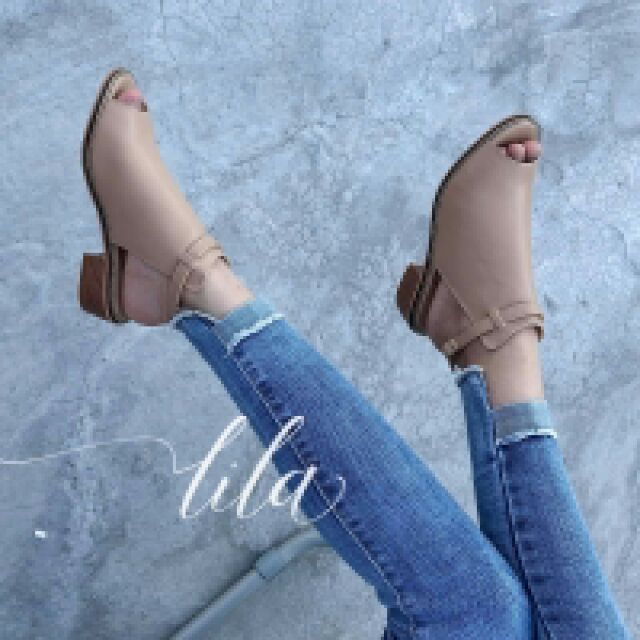 Giầy Sandal giả boot che nắng 2 màu đen và kem. Size 35 đến 39.