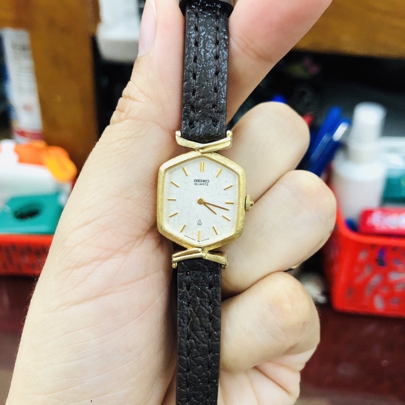 Đồng hồ nữ si nhật hiệu Seiko bọc vàng full đít