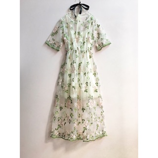 Đầm midi ren lưới hoa thêu bo eo