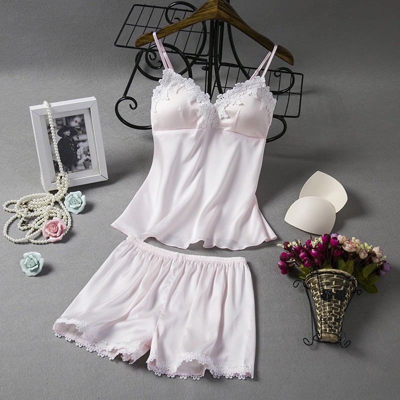 Đồ Ngủ 2 Dây Quần Cộc Ren Xẻ Mặc Nhà Lụa Satin Cao Cấp AMK.10041