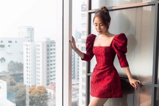 ĐẦM GẤM ĐỎ TAY PHỒNG