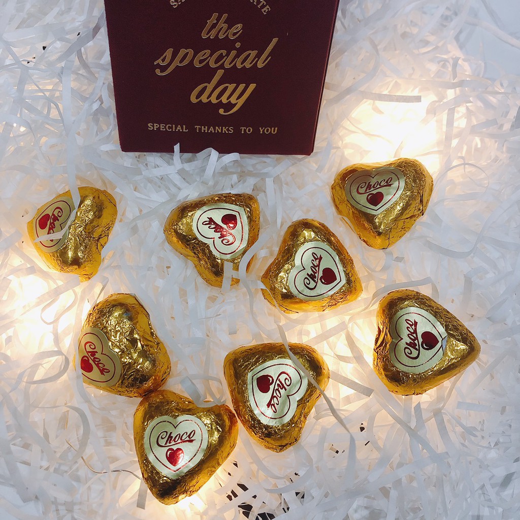 Hộp quà tặng lễ tình yêu valentine gồm 12 viên socola, hộp đựng, nơ trang trí ( Chocolate nhập)