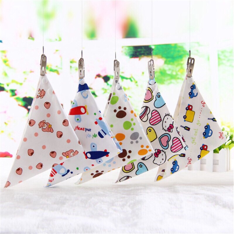 Yếm cotton tam giác hoạ tiết hoạt hình cho bé