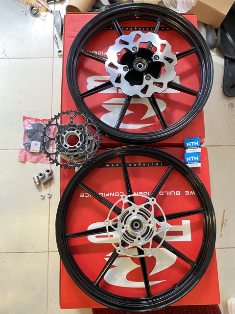 Đĩa sau Ex135 220mm gắn Winner đi mâm 8 cây