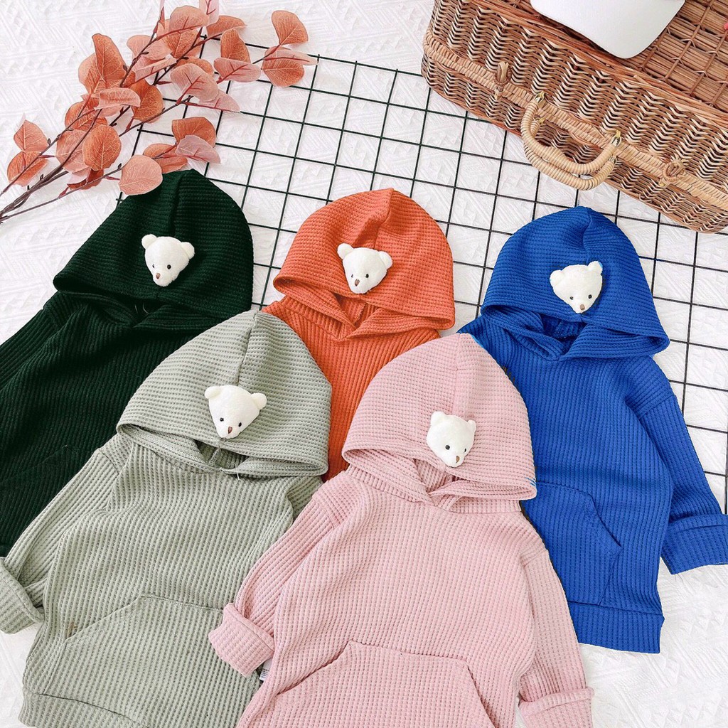 Đồ bộ quần áo dài tay trẻ em - Bộ mũ đính gấu chất cotton tổ ong cho bé QATE821