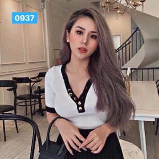Áo thun gân viền cổ nút bấm
