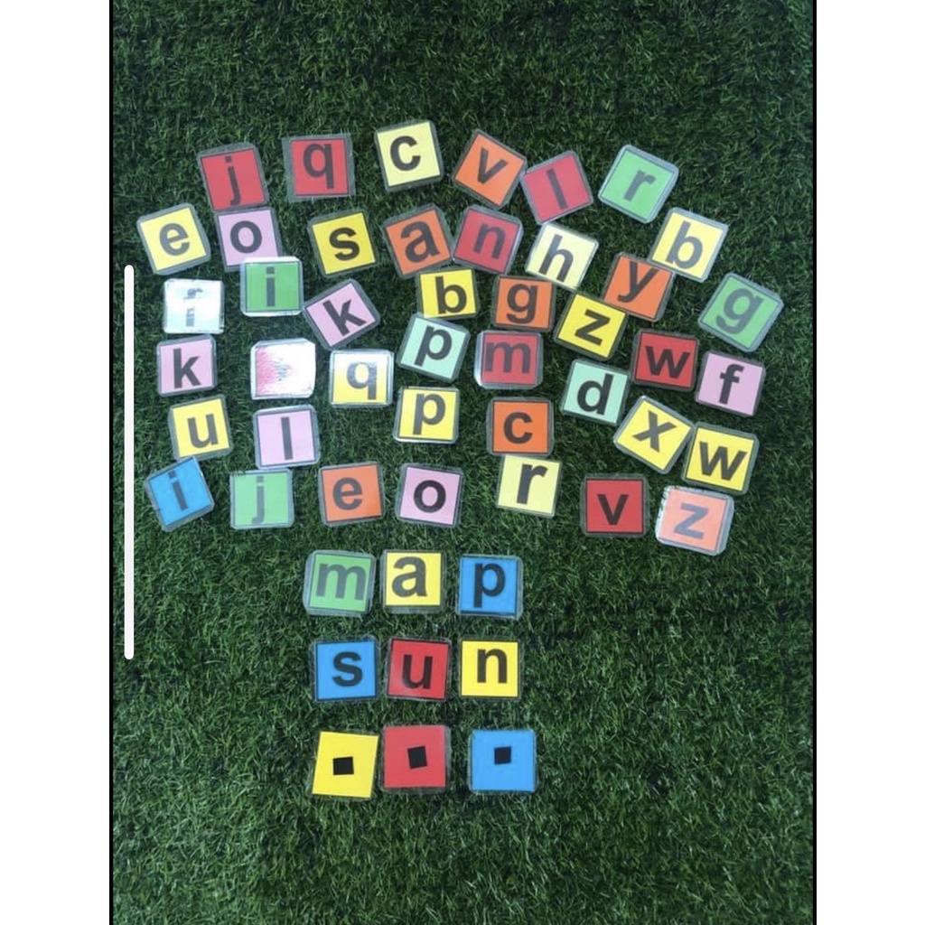 Bộ 26 Chữ Cái Tiếng Anh Ép Plsatic, kích thước 6cm (Sẵn nam châm dính bảng)