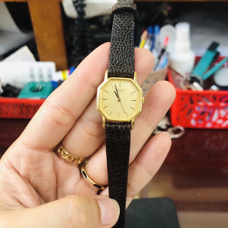 Đồng hồ nữ si nhật dáng tank hiệu Seiko