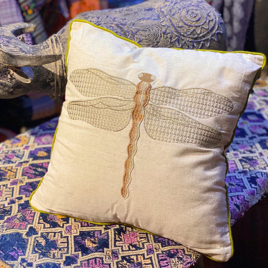 Gối/Vỏ Gối Vuông Tựa Lưng Sofa (45x45) Trang Trí Phòng Vải Linen Thêu Thủ Công Hình Con Chuồn Chuồn - Trúc Lâm Handmade