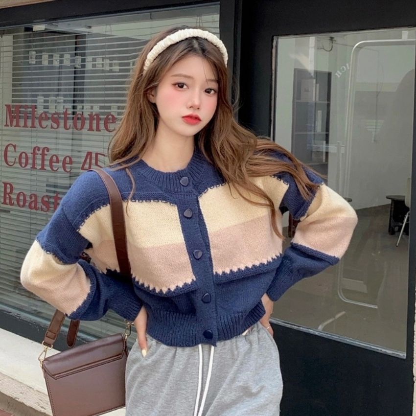 Áo len nữ tay dài phối màu dày dặn cardigan thời trang hàn quốc thu đông Fmstyle Saigon 21ALU10A961201 | BigBuy360 - bigbuy360.vn