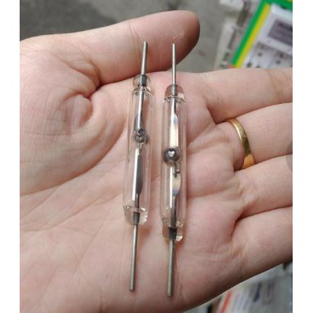 2 công tắc từ to trắng