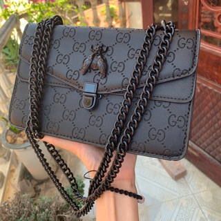 Túi ong dây xích đen