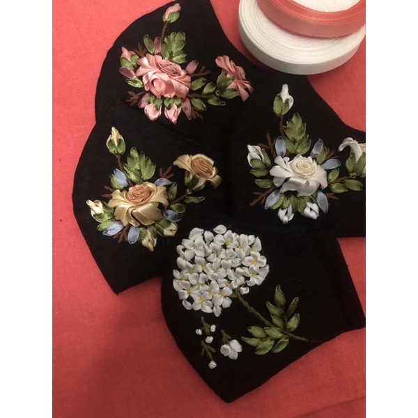 Khẩu trang thêu handmade