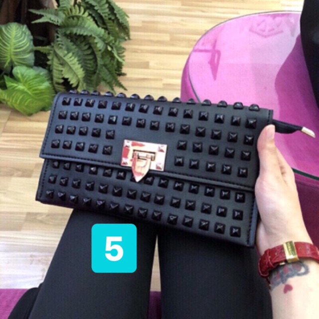 Ví cầm tay dự tiệc đầu rồng dáng dài | BigBuy360 - bigbuy360.vn