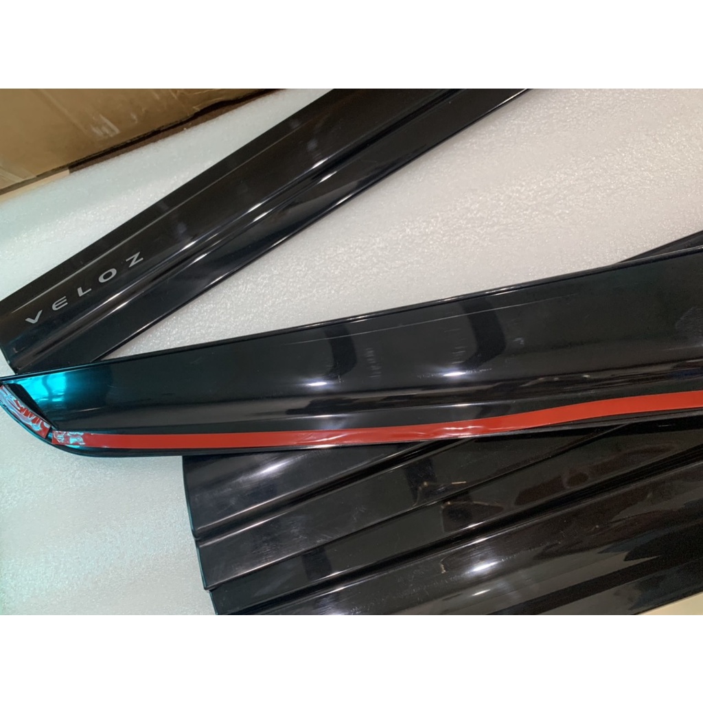 Vè che mưa xe toyota veloz nhựa đen cao cấp, veloz 2022 2023