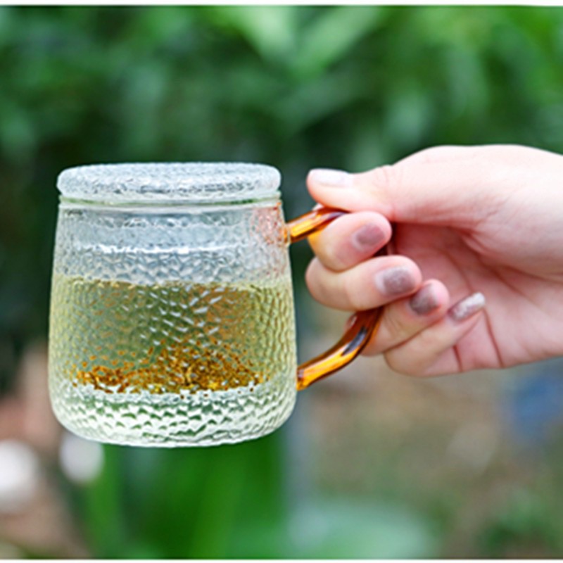 Ly thủy tinh uống trà có lõi lọc tay cầm viền vàng và nắp đậy