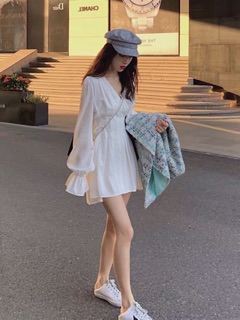 Đầm trắng chiết eo tiểu thư