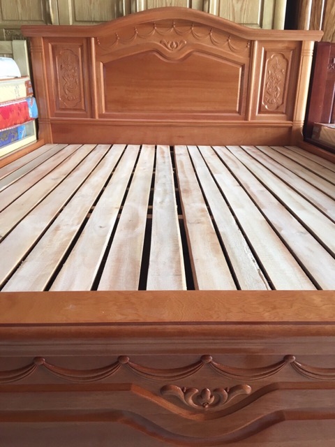 Giường gỗ xoan đào loại tốt 1m6 x 2m