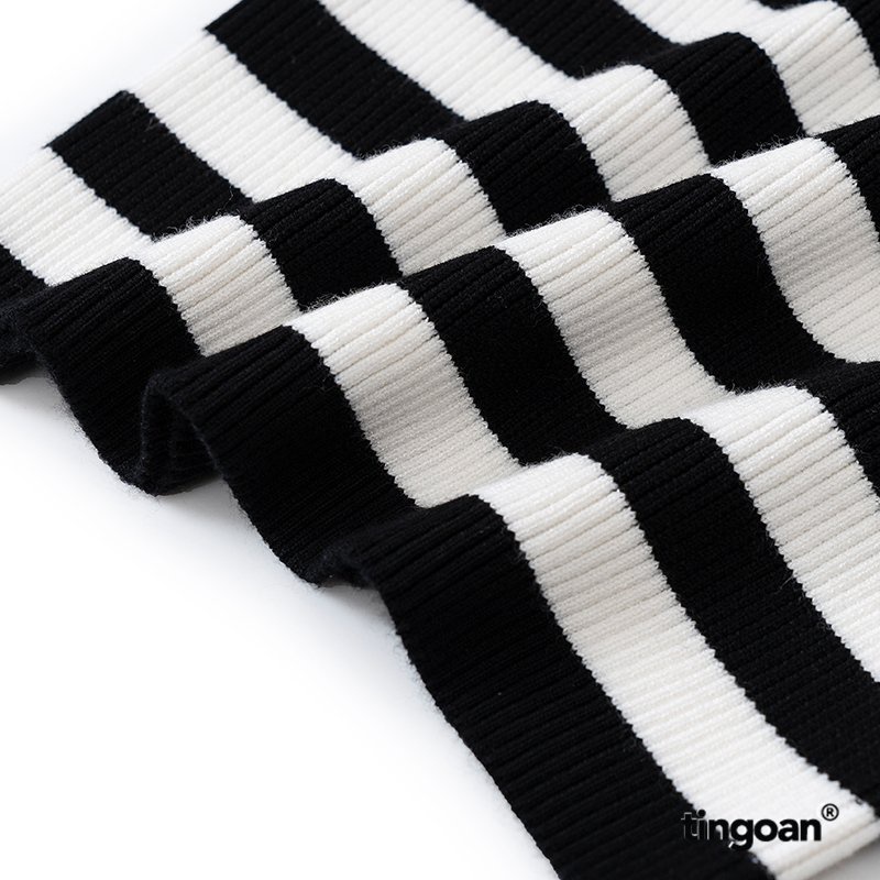 Áo len crop lửng ngắn tay cổ vuông kẻ trắng đen tingoan sài gòn BORA BORA TOP/BL