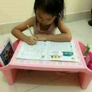 Bàn học bằng nhựa cho bé