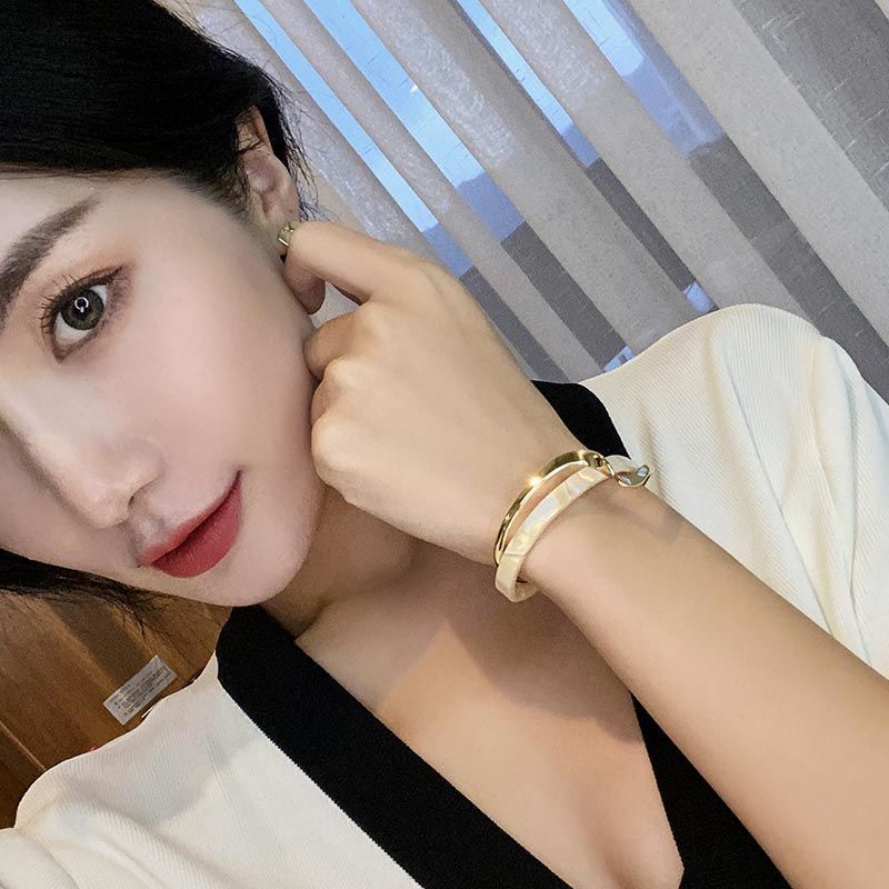 Mới Vòng Tay Hở Acetic Kim Loại Uốn Cong Hình Bảng Vỏ Sò Màu Trắng Đơn Giản