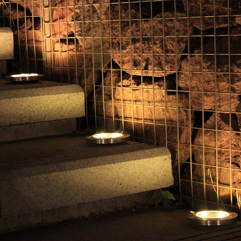 Đèn LED 8 Bóng Sử Dụng Năng Lượng Mặt Trời Chống Thấm Nước IP65 1.2V/ 600mah