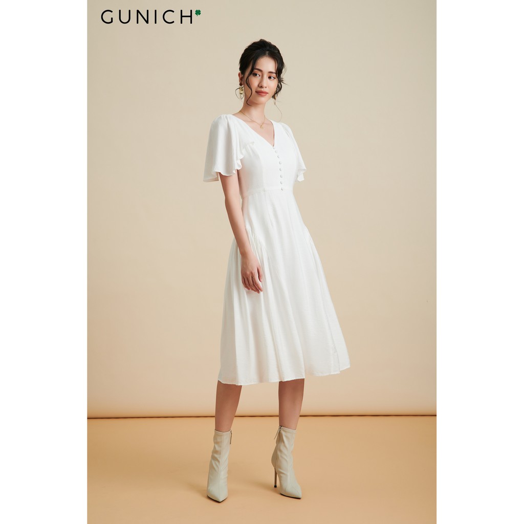 Đầm cổ V tay cánh tiên màu trắng vải đũi Gunich