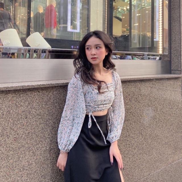 Áo croptop hoa tay dài rút dây 2 bên