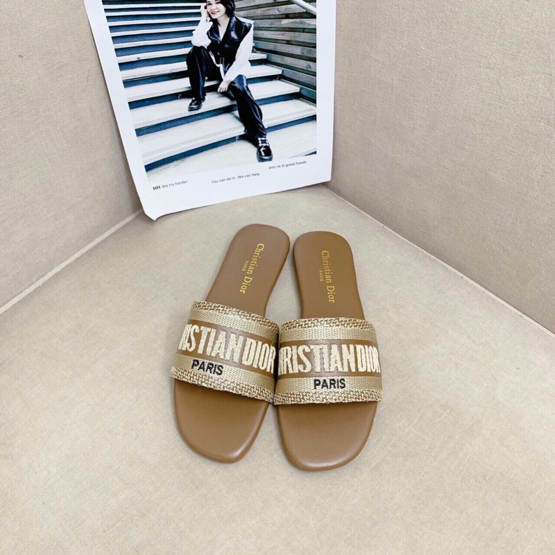 Dép lê nữ quai thêu chữ di.or