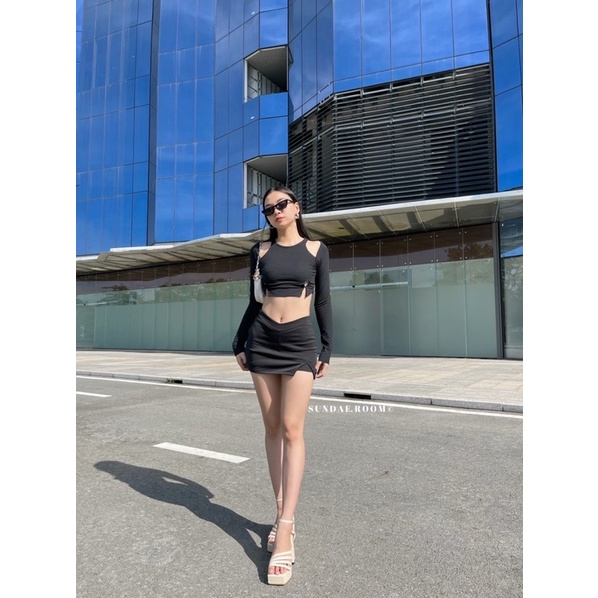 Áo croptop xẻ vai Calu