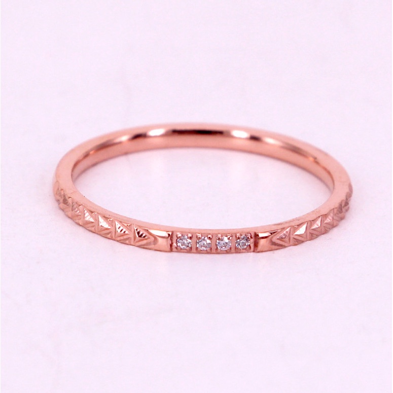 Nhẫn Mảnh Khắc Nổi Đính Đá Nhân Tạo Titan Ko Đen TT 4392