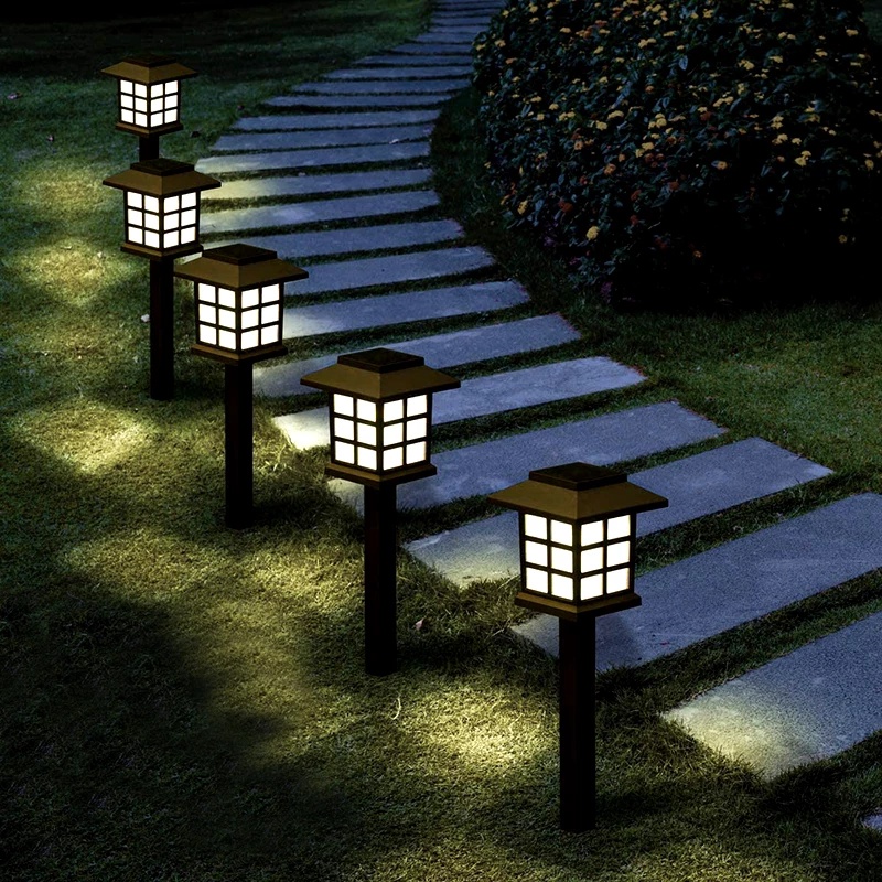 Đèn LED trang trí đường đi sân vườn sử dụng năng lượng mặt trời