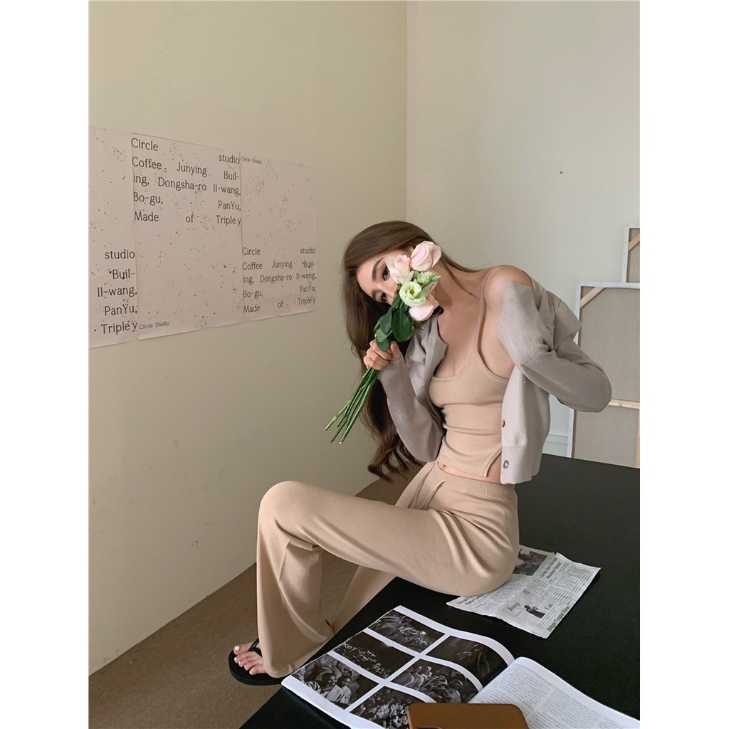 Set Áo Croptop Hai Dây Và Quần Ống Loe Thời TRang Dành Cho Nữ