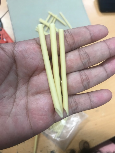 Ống đút cho vẹt con có xilanh.