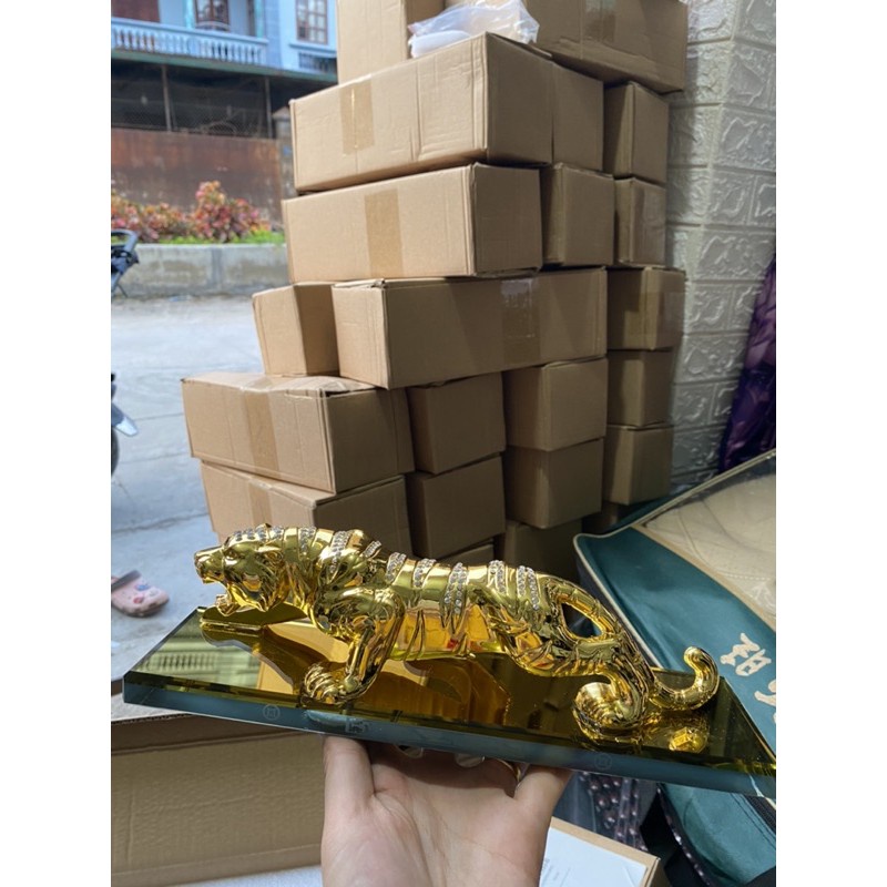 Tượng hổ đính đá trang trí Taplo Xe hơi  biểu tượng của quyền uy Thuận phong thủy, thêm thuận lợi, suôn sẻ và may mắn
