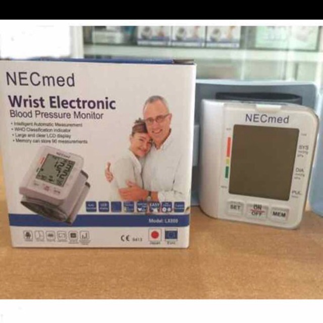 Máy đo huyết áp cổ tay necmed