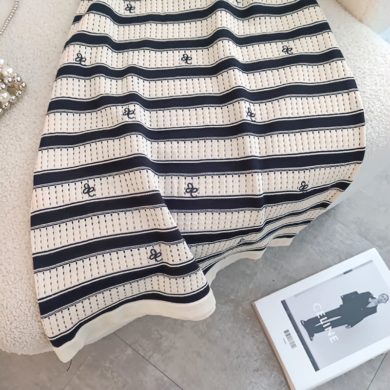 Đầm Dệt Kim Dài Qua Gối Cổ polo Họa Tiết Kẻ Sọc Thời Trang Mùa Hè Hong Kong Cho Nữ