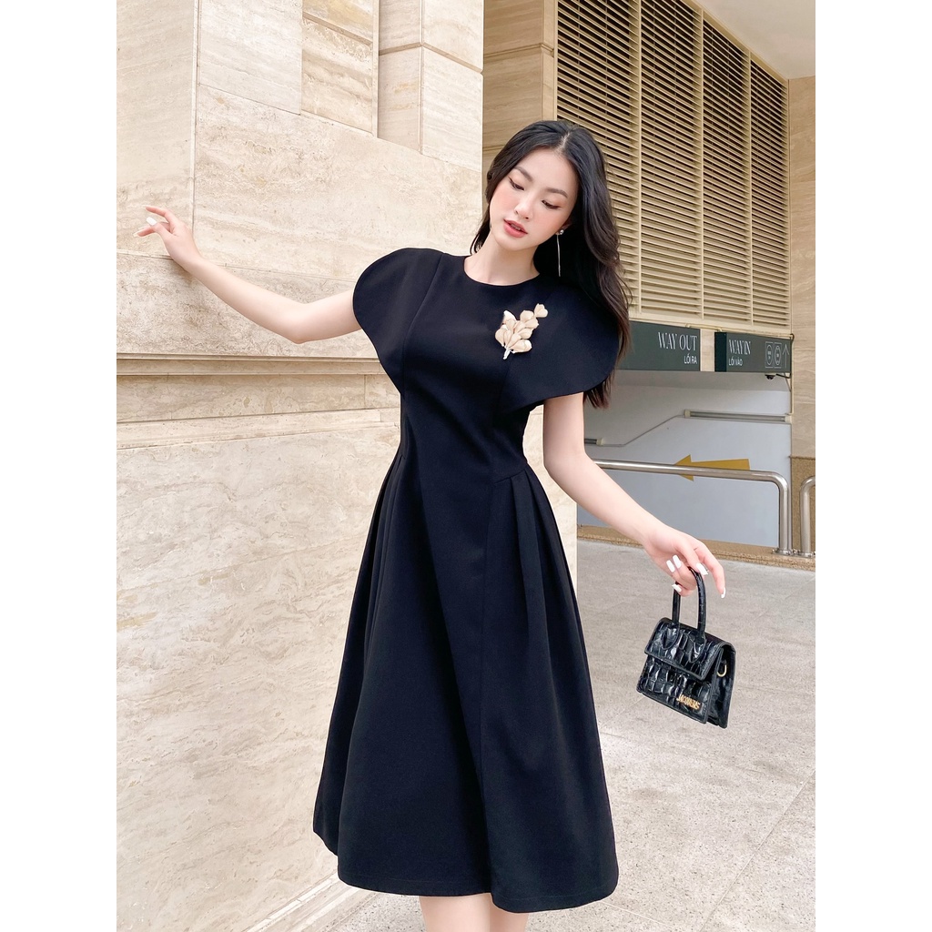 RẬP - Đầm Xòe Tay Cánh Bướm Có Cài Hoa - BROWN 02 ĐEN