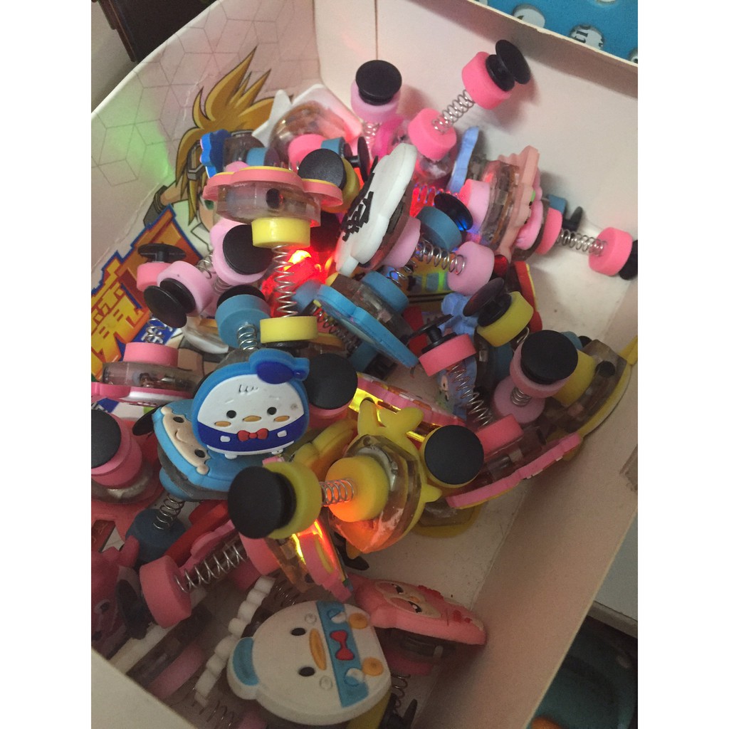 Sticker lò xo và đèn LED gắn dép sục Hapu