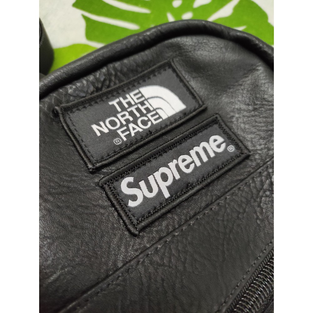 Túi đeo chéo Supreme x The North Face leather shoulder bag