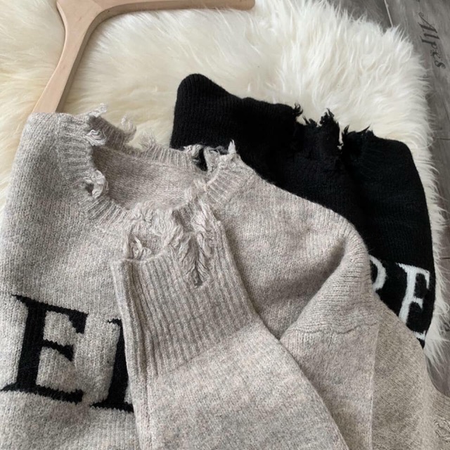 Áo len chữ rách 1974