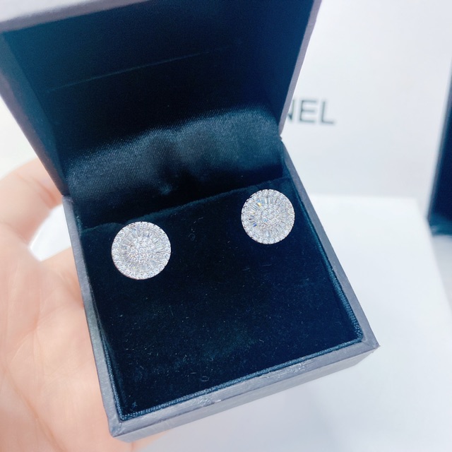 Bông tai tròn viền đá mẩu italy mạ bạch kim