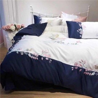 Set ga gối lụa thêu hoa hồng.