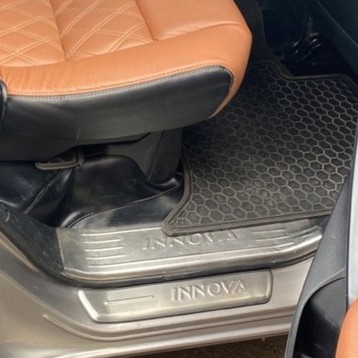 Nẹp Bước chân Toyota Innova 2017, 2019, 2020 Inox